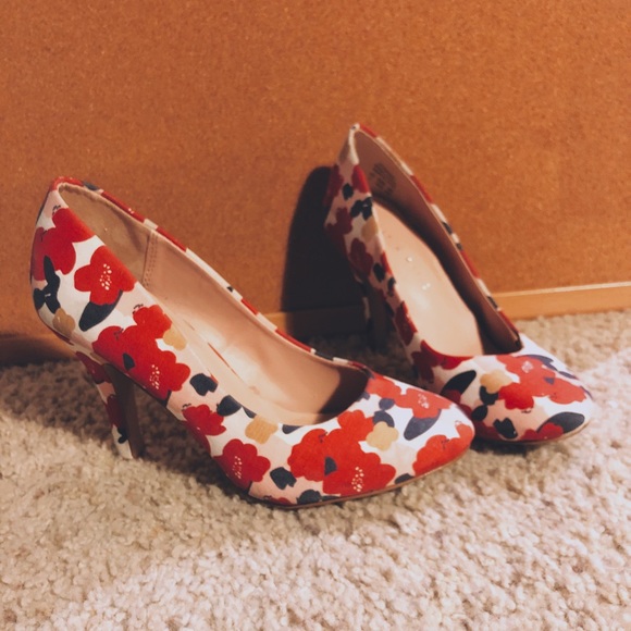 Kelly & Katie Shoes - Kelly & Katie Floral Pumps
